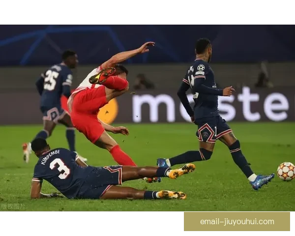 梅迪纳在朗斯防线拼抢极其凶悍展现出强大防守决心和技术细节