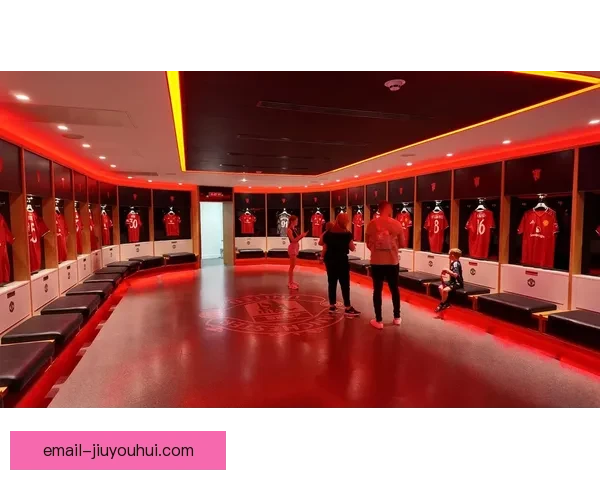 曼联确认拆除老特拉福德看台部分顶棚防漏水球场维修举措引关注